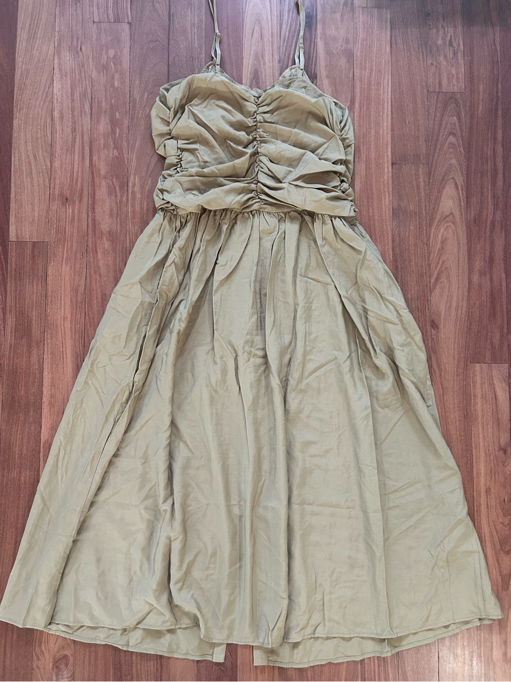 🤎 Women’s Ruched Midi Tank Dress – Future Collective
Khaki | M | NWT - Picture 9 of 11